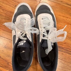 Nike Women's Black and White Lace-Up Sneakers